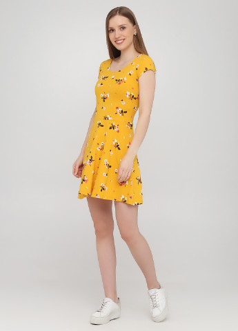 Желтое кэжуал платье клеш C&A с цветочным принтом