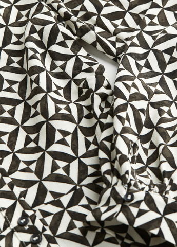 Черно-белое кэжуал платье клеш, рубашка H&M с геометрическим узором