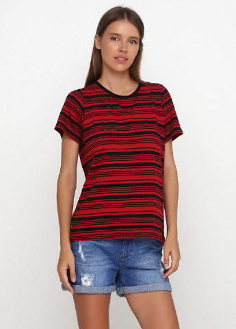 Красная летняя футболка Pieszak