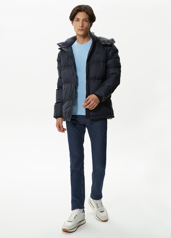 Темно-синяя демисезонная куртка Lacoste