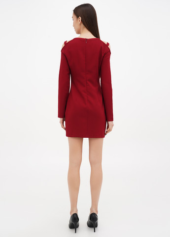 Бордовое кэжуал платье с открытыми плечами Sassofono однотонное