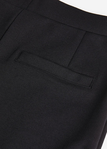 Черные кэжуал демисезонные укороченные, прямые брюки H&M