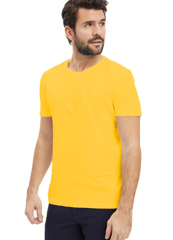 Светло-желтая летняя футболка SVTR