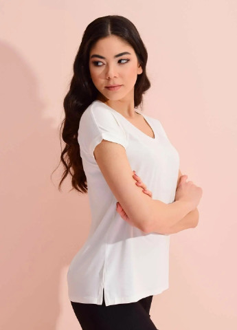 Молочная летняя футболка женская молочного цвета Nobrend