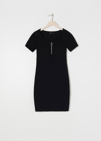 Черное кэжуал платье футляр Sinsay однотонное