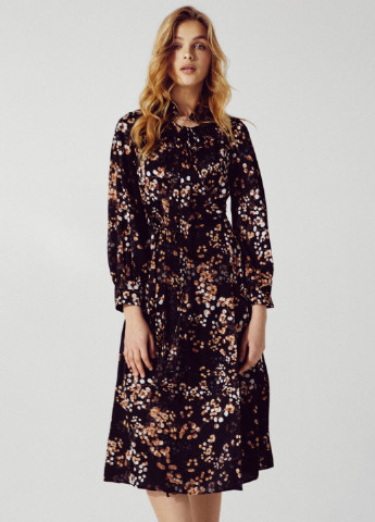 Чорна кежуал шовкова сукня з флористичним принтом Gepur з квітковим принтом