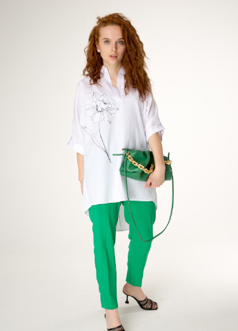 Біла демісезонна блузка - туніка з натуральної тканини та вишивкою спереду: "нарцис" INNOE Блуза