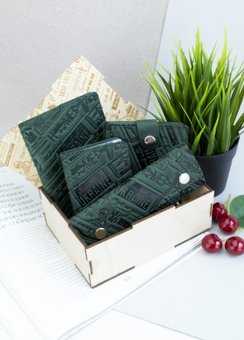 Подарочный набор №70 "Ukraine" (зеленый) в коробке: портмоне + обложка на паспорт + права + ключница HandyCover (253636334)