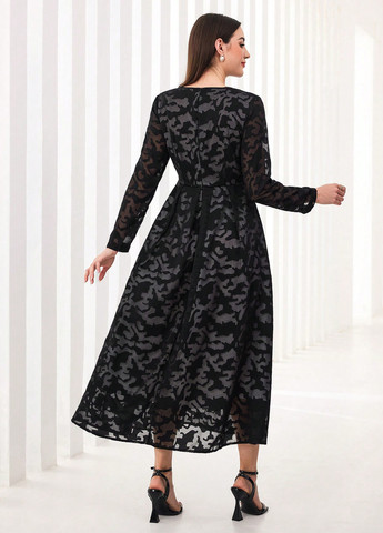 Черное вечернее платье а-силуэт SHEIN с абстрактным узором