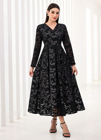 Черное вечернее платье а-силуэт SHEIN с абстрактным узором