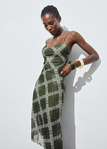 Оливковое (хаки) кэжуал платье с открытыми плечами SHEIN в клетку