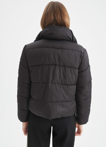Черно-белая зимняя куртка DeFacto