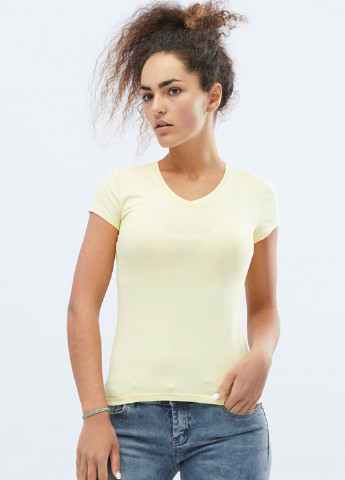 Желтая летняя футболка Carica