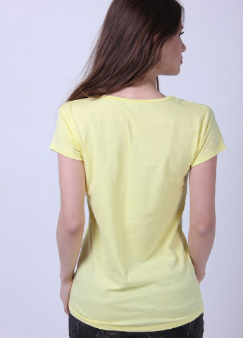 Желтая летняя футболка Poncik