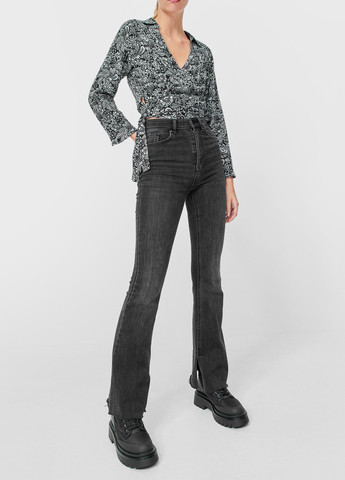 Чорно-біла блуза на запах Stradivarius