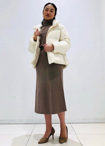 Бежевая кэжуал однотонная юбка Uniqlo а-силуэта (трапеция)