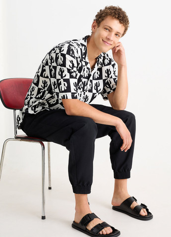 Черно-белая кэжуал рубашка с рисунком C&A