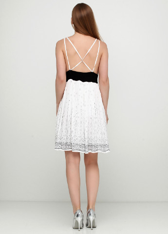 Молочна кежуал сукня з відкритими плечима, з відкритою спиною C&A з геометричним візерунком