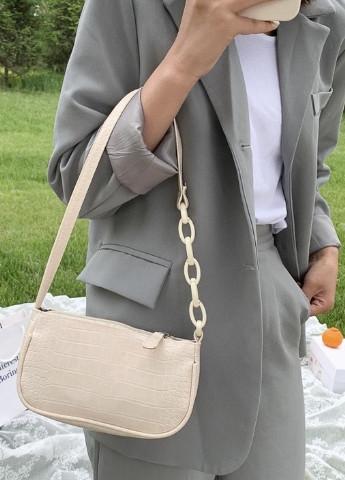 Женская маленькая сумочка багет на пластиковой цепочке ремешке рептилия багет бежевая молочная белая NoName (251204147)