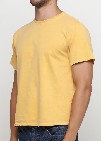 Горчичная летняя футболка Gildan