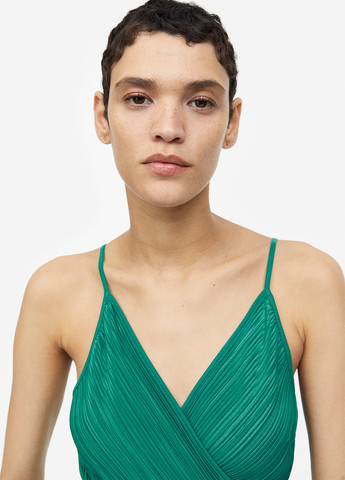 Зеленое кэжуал платье а-силуэт, на запах, с открытой спиной H&M однотонное