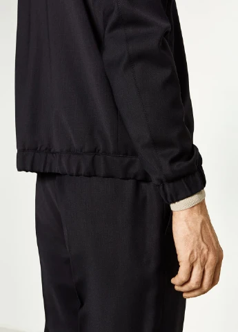 Черная демисезонная куртка Zara