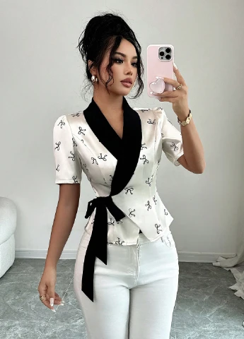 Кремова блуза на запах SHEIN