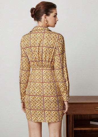Горчичное кэжуал платье на запах, рубашка SHEIN с абстрактным узором