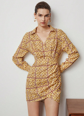 Горчичное кэжуал платье на запах, рубашка SHEIN с абстрактным узором