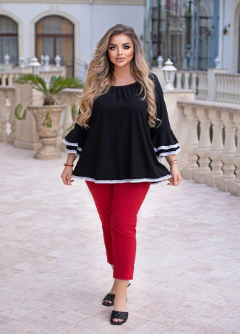 Чорна женская блуза рюши софт с кружевной отделкой черного цвета 357846 New Trend