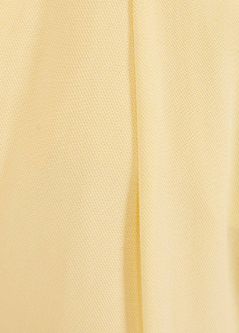 Желтые кэжуал демисезонные укороченные, зауженные брюки Bershka