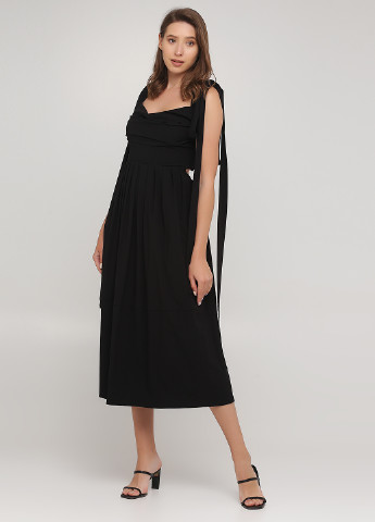 Чорна коктейльна сукня з відкритою спиною MaCo exclusive однотонна