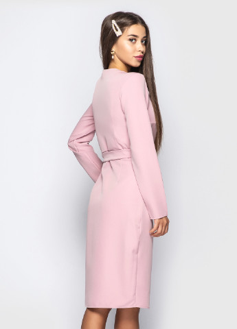 Розовое деловое платье на запах Larionoff однотонное