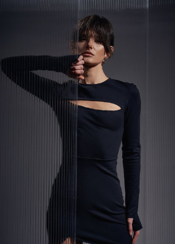 Черное повседневный платье-мини с фигурным вырезом Gepur однотонное