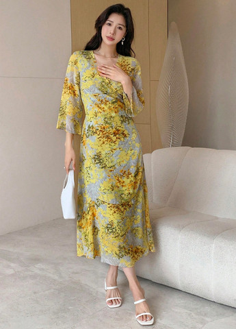 Комбинированное кэжуал платье на запах SHEIN с цветочным принтом