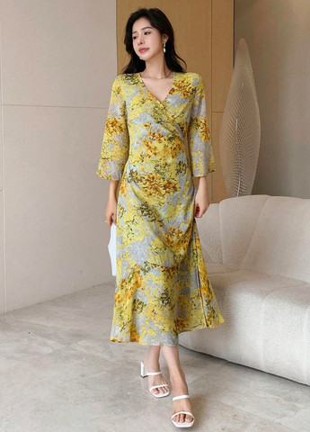 Комбинированное кэжуал платье на запах SHEIN с цветочным принтом