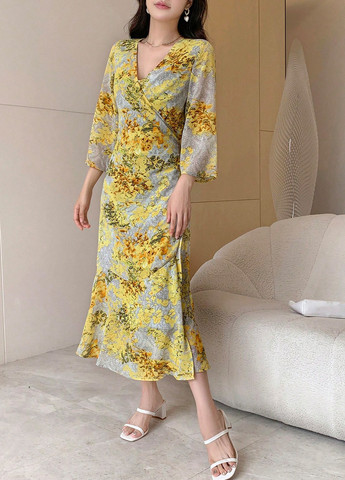 Комбинированное кэжуал платье на запах SHEIN с цветочным принтом