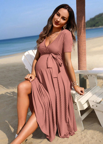 Светло-розовое кэжуал платье для беременных на запах SHEIN однотонное