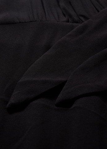 Черное кэжуал платье на запах C&A однотонное