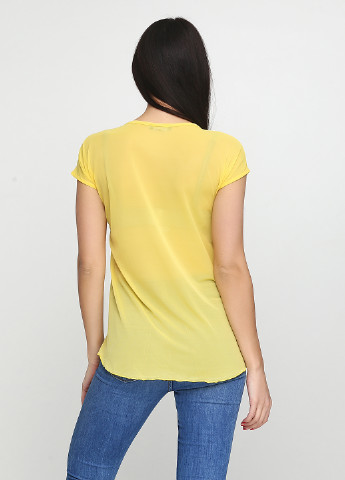 Желтая летняя футболка Mini Donno
