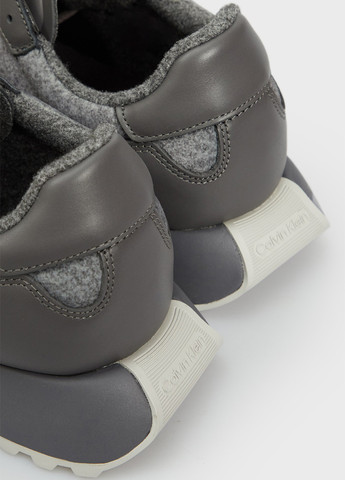Серые демисезонные кроссовки Calvin Klein