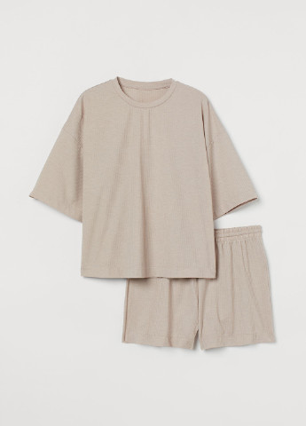 Бежевая всесезон пижама (футболка, шорты) футболка + шорты H&M