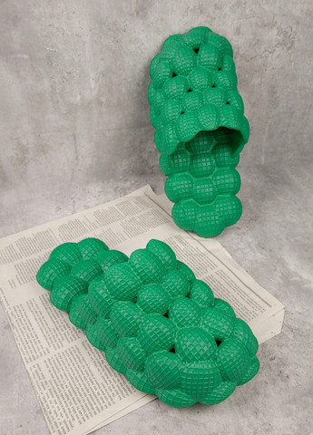 Зеленые шлепанцы SHEIN с тиснением