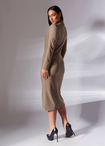 Темно-бежевое кэжуал платье платье-водолазка LibeAmore однотонное