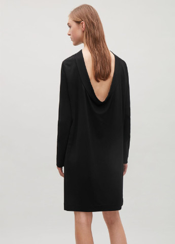 Черное кэжуал платье с открытой спиной Cos однотонное