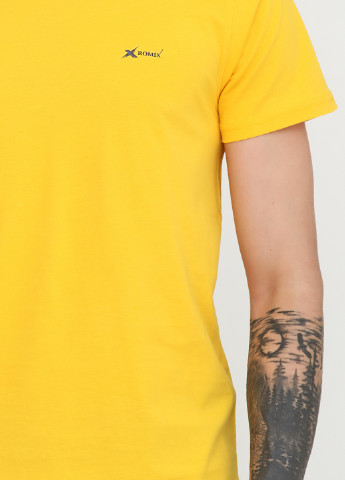 Желтая футболка Romix