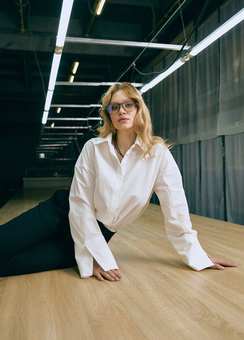 Молочная кэжуал рубашка однотонная Gepur