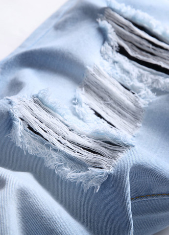 Светло-голубые демисезонные зауженные джинсы SHEIN