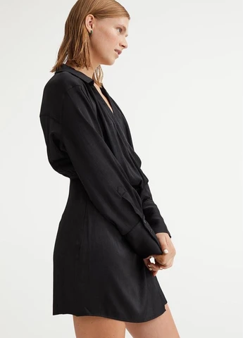 Черное кэжуал платье на запах H&M однотонное