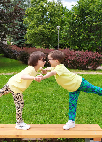 Светло-желтая летняя футболка KRAKO